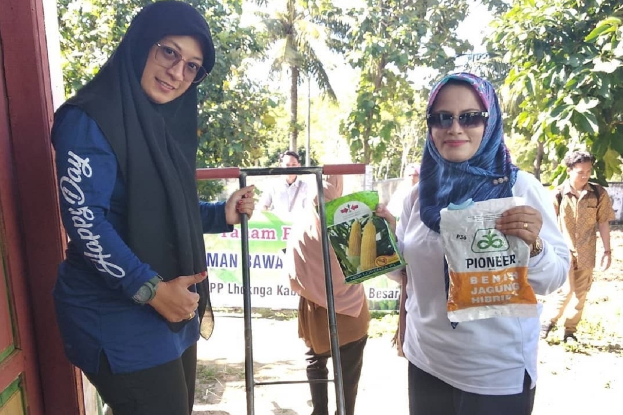 Foto: Mahasiswa Laksanakan Tanam Bawang & Jagung Perdana